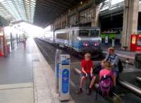 <h4><a href='/locations/P/Paris_Gare_du_Nord'>Paris Gare du Nord</a></h4><p><small><a href='/companies/S/SNCF'>SNCF</a></small></p><p>In the absence of benches, family accommodation may be found on the buffer stops. Gare du Nord on 5 August 2014. The locomotive is 115062, the train is the 14.07 to Saint-Quentin. see image <a href='/img/15/463/index.html'>15463</a> 15/18</p><p>05/08/2014<br><small><a href='/contributors/Ken_Strachan'>Ken Strachan</a></small></p>