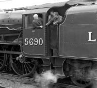 The crew of 5690 <I>Leander</I> in discussion while waiting on the centre road at Carlisle for permission to proceed to Upperby for watering, with the driver keeping a wary eye on the signal. The date is 15 September 2010, the last day of the 2010 season for <I>The Fellsman</I>.<br><br>[Bill Jamieson 15/09/2010]