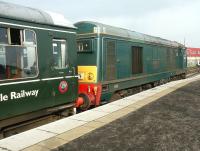 Platform scene at Leeming Bar on the Wensleydale Railway in October 2004 with 20189 (D8189) standing alongside a DMU. View is north east in the general direction of Norhallerton.<br><br>[John Furnevel 31/10/2004]