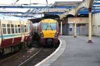 Looking back towards the concourse at a pre-refurbishment Gourock station on Sunday morning 29 April 2007, with empty stock stabled in platforms 1 and 2.<br><br>[John Furnevel 29/04/2007]