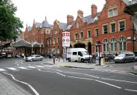 Road approach to the Great Central Railway's London terminus at Marylebone, seen here looking west in July 2005.<br><br>[John Furnevel 23/07/2005]