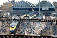 A <I>White Rose</I> regional eurostar set leaving Kings Cross for Leeds in July 2005. [See image 4913]<br><br>[John Furnevel 23/07/2005]