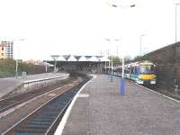 170 430 is seen leaving Dundee for Glasgow, 23/10/04.<br><br>[John Gray //]