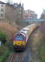 67025 passes the former Easter Road Junction with the returning Oxwellmains - Powderhall empty 'bins' on 20 January 2015.<br><br>[Bill Roberton 20/01/2015]