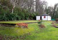 The station at Glenside stood at the entrance to Culzean Castle, seat of the Marquis of Ailsa, and he had his own private waiting room. Nothing remains of the passenger station or of any buildings, but the loading bank can still be found in the adjacent caravan park. Naturally the goods yard was level, while the single main line descended at 1/100 on the west side of the layout. [See image 6744]<br>
<br><br>[Colin Miller 30/01/2015]