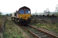 66225 rounding its recently arrived train at Westfield in April 2005.<br><br>[Ewan Crawford 22/04/2005]