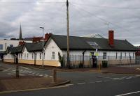 The west and south sides of Pwllheli station on 14th October 2015. Only the south face of the original island platform remains.<br><br>[Colin McDonald 14/10/2015]