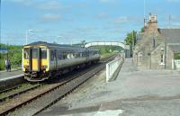 A northbound Sprinter pauses at Lairg on its way north in the summer of 1989. The platform in front of the station building was cut back when the southbound platform was raised. <br><br>[Ewan Crawford //1989]