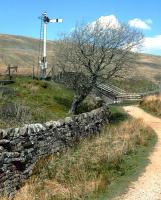 The starter signal from the up loop at Blea Moor in April 2015. [Ref query 5343]<br><br>[Bill Jamieson 23/04/2015]