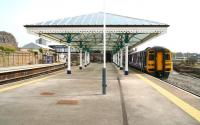 The south end of Bridlington station in October 2008 with a 158 waiting in bay platform 6 with a service to Sheffield via Hull. The through Scarborough platforms, numbered 4 & 5, are on the left.<br><br>[John Furnevel 01/10/2008]