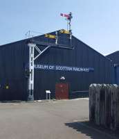 Scotland's last splitting distant from Larbert now at Bo'ness. This was formerly located at the north end of the station and illustrated whether, at Larbert Junction, the train would go left, to Falkirk and Edinburgh, or right, to Greenhill and Glasgow or the south. [See image 9268] showing the signal in its original position.<br><br>[John Yellowlees 05/06/2016]