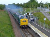 D9009 speeds south through Eskbank Station.<br><br>[Bill Roberton 18/06/2016]