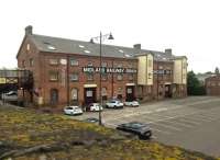 Go on, admit it. You've always wanted to sleep in a grain warehouse. An interesting contrast to another rail-themed hotel in the same chain [see image 26403].<br><br>[Ken Strachan 16/07/2016]