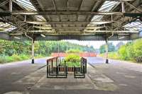 Oldham mumps in its last days before closure showing the large roof and disused platforms. It is planned that the canopy will be installed at Bury Bolton Street.<br><br>[Ian Dinmore 29/09/2009]