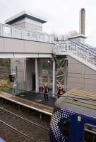 Time for a crew change at Hyndland. This is the new combined footbridge and lifts structure at the north/west end of the station. The original footbridge at this station has been removed.<br><br>[Ewan Crawford 09/12/2016]