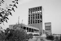 The surface buildings at Rothes Pit in 1990. Sidings and a loading facility occupied the ground to the right.<br><br>[Bill Roberton //1990]