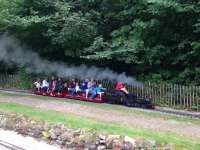 Narrow gauge passenger train at the Sheffield Modeller Association.<br><br>[Bruce McCartney //2016]