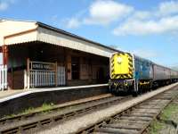 BR 09 D3668 working today's passenger trains on the Swindon and Cricklade Railway.<br><br>[Peter Todd 22/04/2017]