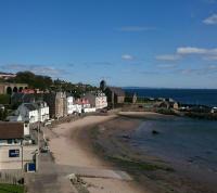 Kinghorn viaduct,  4 arches, taken from the coastal path. The station is out of shot, to the left.<br><br>[Alan Cormack 23/04/2017]