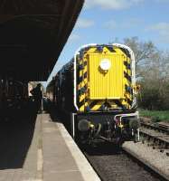 BR class 09 D3668 working passenger trains on the Swindon and Cricklade Railway at Hayes Knoll station on 22 April 2017.<br><br>[Peter Todd 22/04/2017]