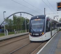 Tram pausing at Gogarburn.<br><br>[John Yellowlees 02/05/2017]