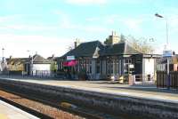 Platform 2 at Nairn on a sunny November day in 2005. View is east towards the station footbridge.<br><br>[John Furnevel 02/11/2005]