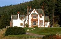 Frontage of Victoria Lodge in 2005. The top of the stairway down to platform level can be seen on the left. The EDWT boardroom lies behind the bay window on the ground floor.<br><br>[John Furnevel 30/11/2005]