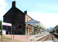 Looking east at Dalmally station in April 2005.<br><br>[John Furnevel 15/04/2005]