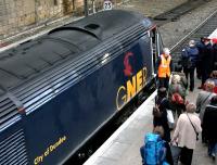 A GNER Aberdeen - London HST calls at Waverley in December 2004.<br><br>[John Furnevel 03/12/2004]