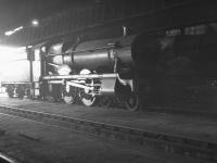 6924 <I>Grantley Hall</I> stabled inside the main shed at Reading (81D) on 25 September 1963 [Ref query 2922].<br><br>[K A Gray 25/09/1963]