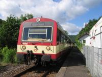 A Naturpark-Express service from Tuttlingen to Sigmaringen on 10th<br>
June pulls away from lonely Thiergarten station, which is served only by<br>
these summer Saturday and Sunday services. The photographer was amused to<br>
find that the exit gate from the station was locked, and he had to climb a<br>
fence to leave railway property! <br>
<br><br>[David Spaven 10/06/2017]