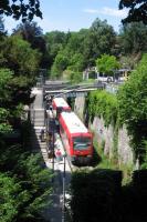 A DB Friedrichshafen-Radoffzell RE service calls at the<br>
single-platform Ueberlingen Mitte station serving the centre of Ueberlingen<br>
on the Bodensee on 11th June 2017. As one would expect in Germany, the local bus<br>
station is immediately beside the railway station (to the right).<br>
<br><br>[David Spaven 11/06/2017]