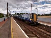 A six-car service from North Berwick to Waverley calls at 'The Pahns' on 31<br>
July.<br><br>[David Panton 31/07/2017]