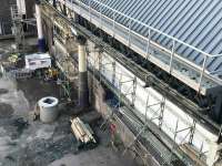 An external view of the temporary dividing wall of white panels being erected along the boundary of the building works along Platform 7 at Glasgow Queen St as the new phase of works gets under way.<br><br>[Colin McDonald 12/08/2017]