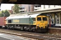 Freightliner 66549, heading northbound at Eastleigh, but halted for a driver change in the station. 14th September 2017.<br>
<br>
<br><br>[Peter Todd 14/09/2017]