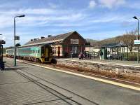 The 1402 to Birmingham International draws into Porthmadog on an warm autumn day in 2017:’<br><br>[Colin McDonald 17/10/3017]