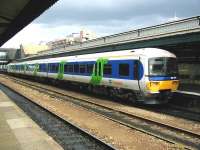 166214 forming a Paddington - Oxford <I>'Turbo Express'</I> service calls at Reading on 24 May 2002. <br><br>[Ian Dinmore 24/05/2002]