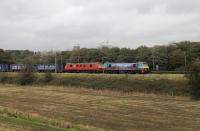 DBS 90024 & 90018 head south through the Oubeck Loops with a Mossend to Daventry container service on 4th October 2017.<br><br>[Mark Bartlett 04/10/2017]