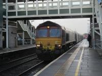 DBS 66005 passing through Bridgend with a Margam to Llanwern train on 5th December 2017.<br>
<br>
<br><br>[Alastair McLellan 05/12/2017]