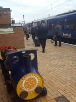 Commuters alighting from the 1633 at Dunbar.<br><br>[John Yellowlees 25/09/2017]