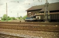 A small DB Class 232 diesel loco is shunting a large 4 wheel van next to the goods shed at Lippstadt in May 1989. A look on Google maps in 2018 suggests that the building (which was to the west of the station)has been demolished since the photo was taken.<br><br>[John McIntyre /05/1989]