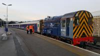 Staff discussion at Inverness as 08523 waits to remove the sleeper stock from the platform. 30th January 2018. <br><br>[David Prescott 30/01/2018]