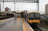 GWR 165137, looking a little down at heel in the rain in the dedicated Windsor bay platform at Slough on 27th January 2018. The DMU allocated to this diagram will make 55 return trips between here and Windsor & Eton Central, taking 6 minutes each way and operating independently of train movements on the main line.<br><br>[Mark Bartlett 27/01/2018]