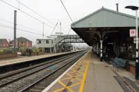 Looking north towards Newark along the main platform at Grantham during a quiet period on 26th January 2018. <br><br>[Mark Bartlett 26/01/2018]