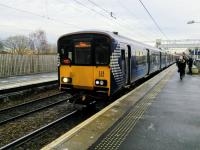 Comin' at ya. A westbound service pulls out of Newton on 16th December 2017. 318s<br>
are the most common fare on Argyle Line services, as seen here. 314s form the<br>
Cathcart Lines trains - for now, anyway.<br>
<br><br>[David Panton 23/12/2017]