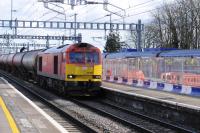 DB 60001 approaching Didcot alongside the new extension of Platforms 2 and 3. The train is the westbound Murco oil tanks bound for Robeston, South Wales.<br>
<br>
<br><br>[Peter Todd 08/03/2018]