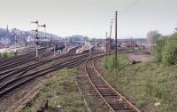 Looking north from Stirling Middle signalbox towards the station.  On the right there is some freight traffic and pilot 08630 is waiting in a siding.  Taken during an escorted visit in May 1990.<br>
<br><br>[Bill Roberton 13/05/1990]