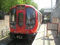 <h4><a href='/locations/C/Chesham'>Chesham</a></h4><p><small><a href='/companies/M/Metropolitan_Railway'>Metropolitan Railway</a></small></p><p>LUL S8 stock at Chesham station, Metropolitan Line, on 27th May 2013. 8/21</p><p>27/05/2013<br><small><a href='/contributors/David_Bosher'>David Bosher</a></small></p>