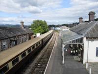 <h4><a href='/locations/L/Llandrindod'>Llandrindod</a></h4><p><small><a href='/companies/C/Central_Wales_Railway'>Central Wales Railway</a></small></p><p>View from Llandrindod Wells station footbridge, looking north, with UK Railtours' excursion from London Paddington just arrived on 2nd September 2017. 11/22</p><p>02/09/2017<br><small><a href='/contributors/David_Bosher'>David Bosher</a></small></p>