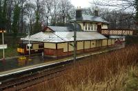 Outer Circle train at Maxwell Park.<br><br>[Ewan Crawford 26/03/2006]